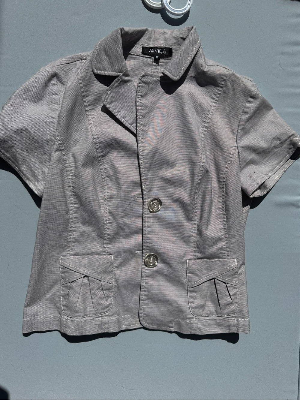 Y2K short sleeve blazer.